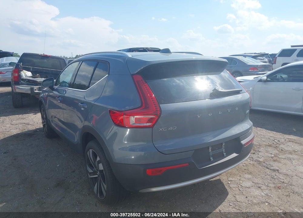 2023 VOLVO XC40 B5 ULTIMATE BRIGHT THEME VIN: YV4L12UA4P2023074