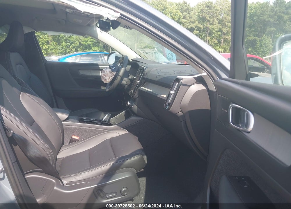 2023 VOLVO XC40 B5 ULTIMATE BRIGHT THEME VIN: YV4L12UA4P2023074