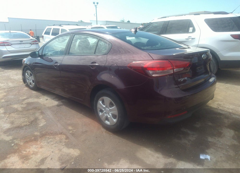 2018 KIA FORTE LX VIN: 3KPFK4A74JE281011