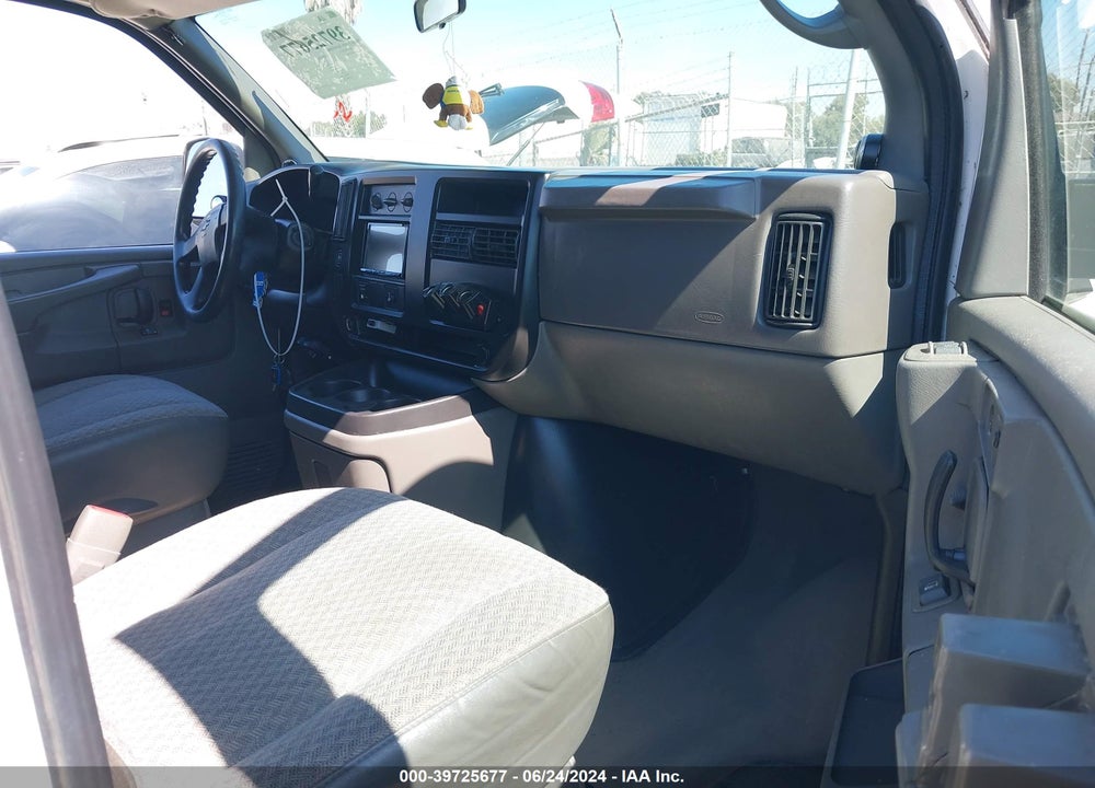 2005 CHEVROLET EXPRESS VIN: 1GAHG39U851200351