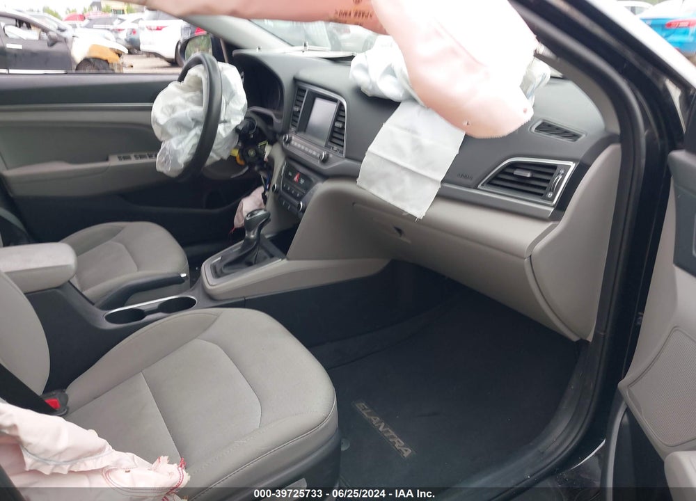 2018 HYUNDAI ELANTRA SEL VIN: 5NPD84LF0JH269427
