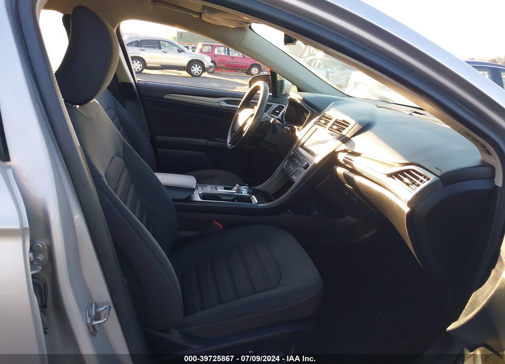 2019 FORD FUSION SE VIN: 3FA6P0HD1KR194074