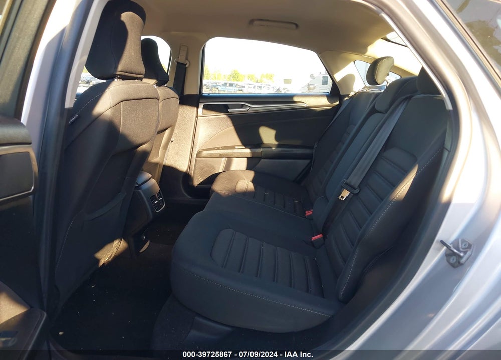 2019 FORD FUSION SE VIN: 3FA6P0HD1KR194074