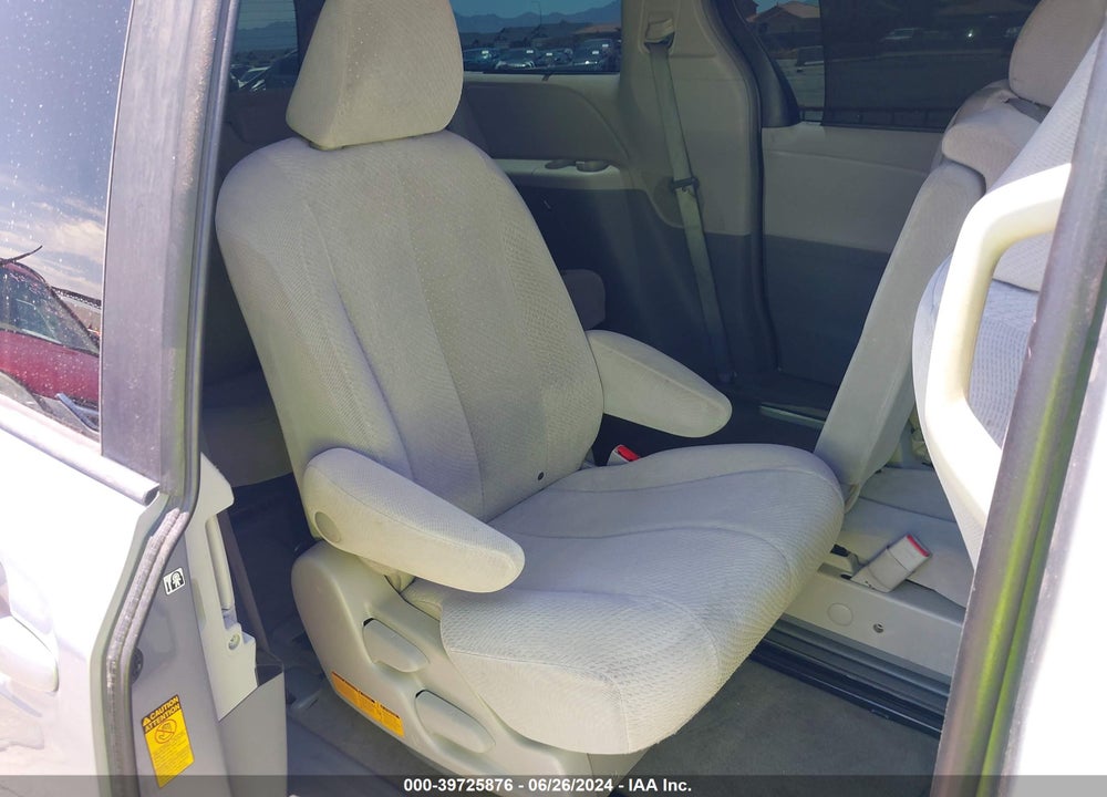 2013 TOYOTA SIENNA LE V6 8 PASSENGER VIN: 5TDKK3DC8DS387408