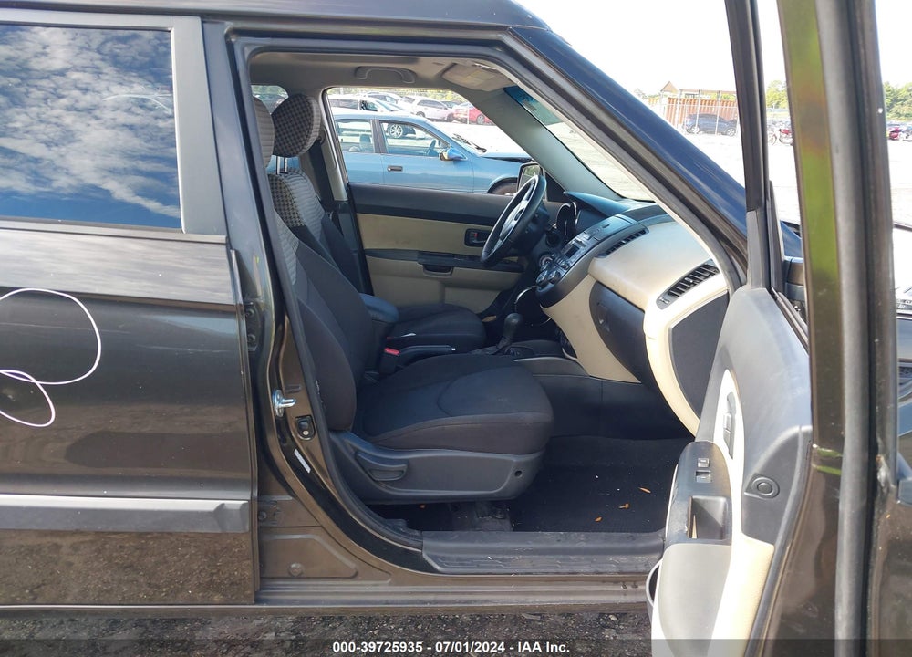 2011 KIA SOUL VIN: KNDJT2A29B7236373