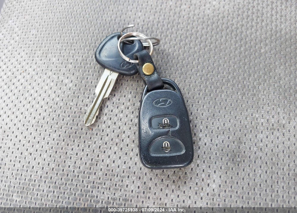 2008 HYUNDAI ACCENT GLS VIN: KMHCN46C78U182741