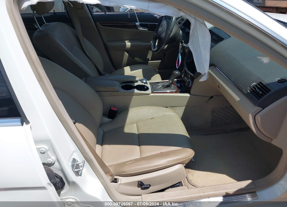 2011 MERCEDES-BENZ C 300 LUXURY/SPORT VIN: WDDGF5EB1BR160266