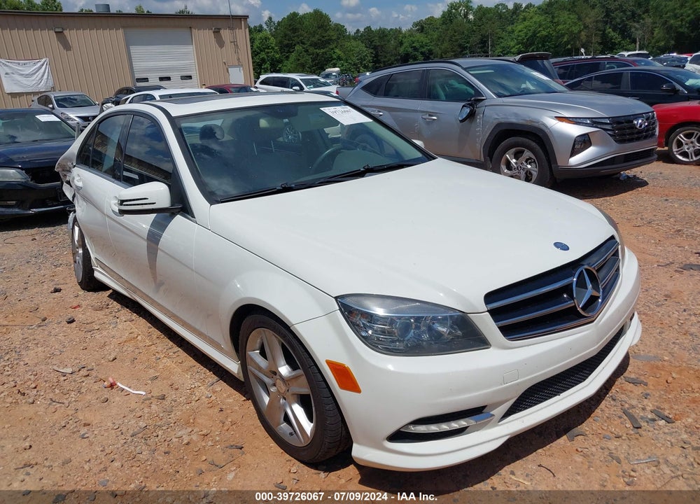 2011 MERCEDES-BENZ C 300 LUXURY/SPORT VIN: WDDGF5EB1BR160266
