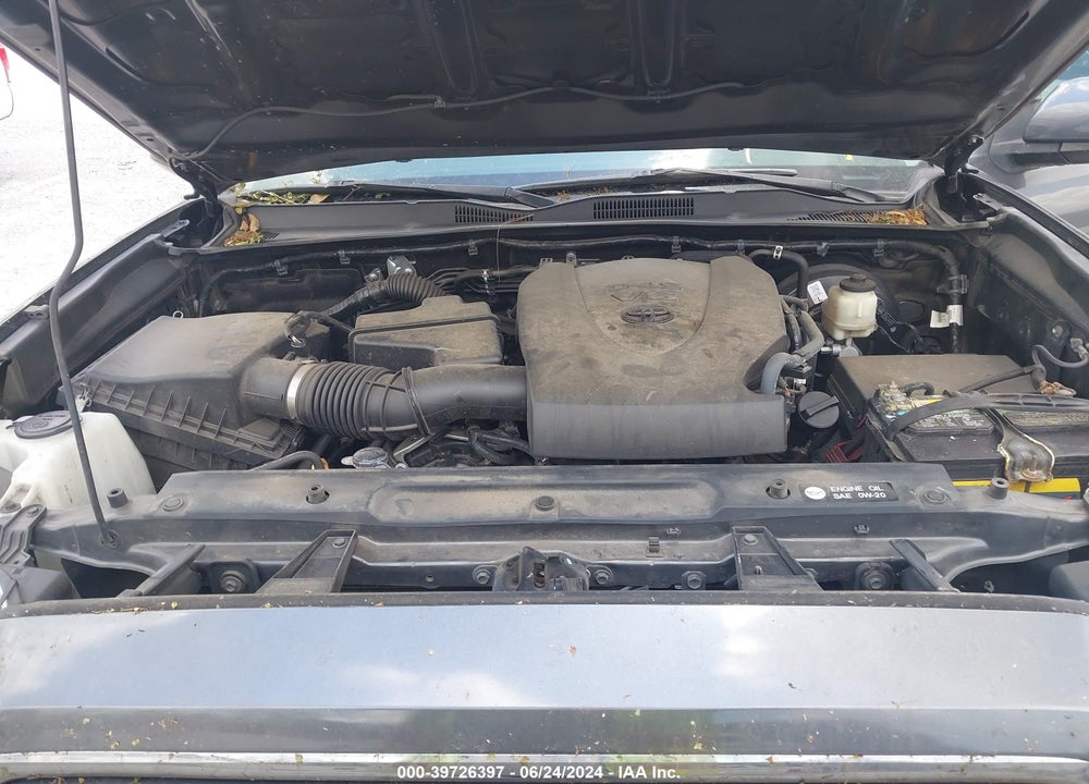 2018 TOYOTA TACOMA SR5 V6 VIN: 3TMAZ5CN7JM060175
