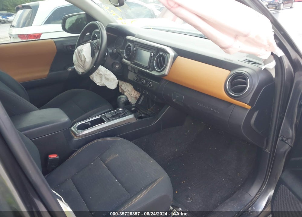 2018 TOYOTA TACOMA SR5 V6 VIN: 3TMAZ5CN7JM060175