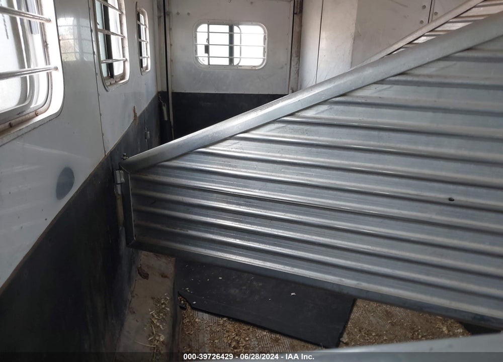 2000 EXXISS ALUMINUM TRAILERS STOCK TRAILER VIN: 4LAAH3128Y1004863
