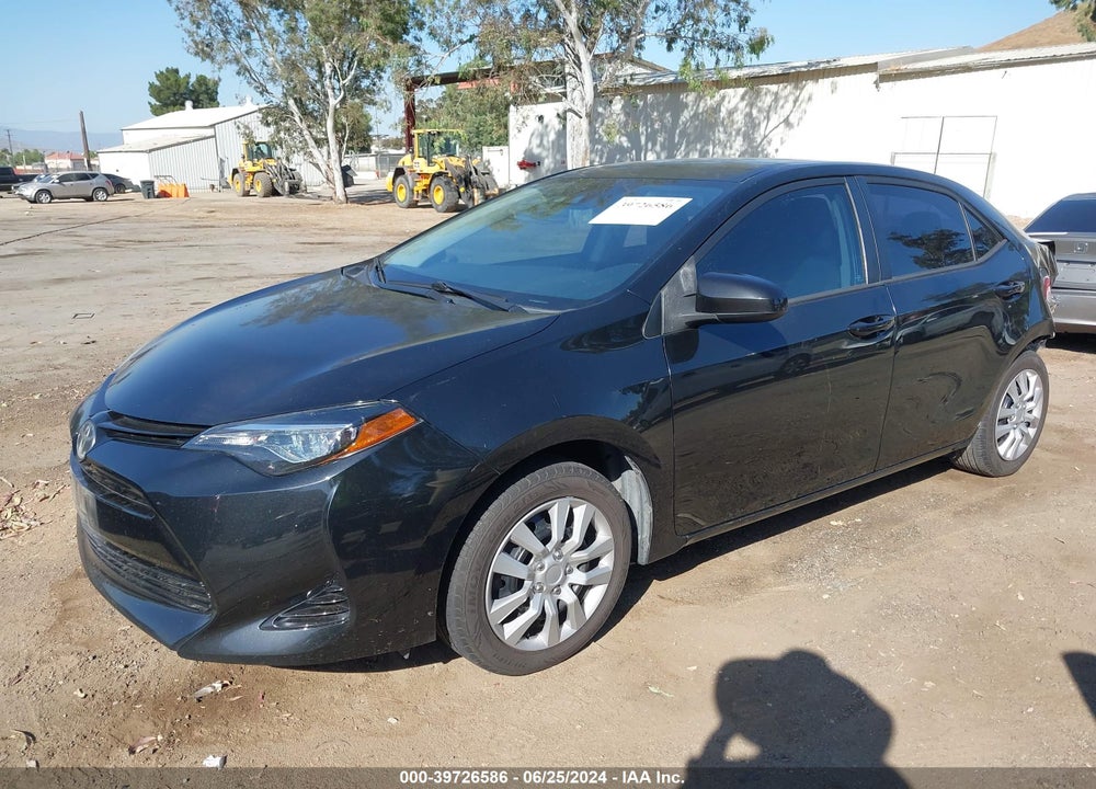 2018 TOYOTA COROLLA LE VIN: 5YFBURHE6JP794057