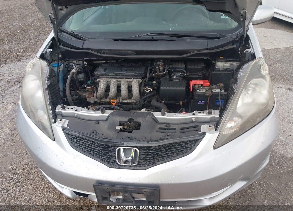 2013 HONDA FIT VIN: JHMGE8H31DC041138