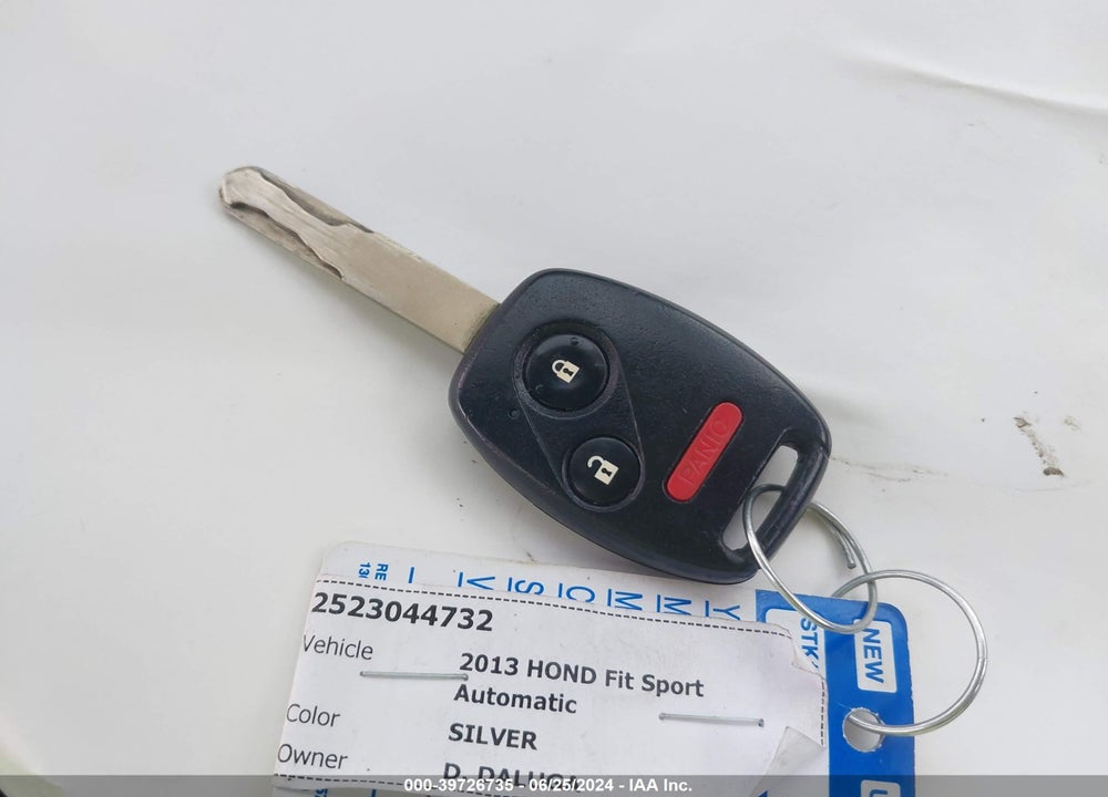 2013 HONDA FIT VIN: JHMGE8H31DC041138