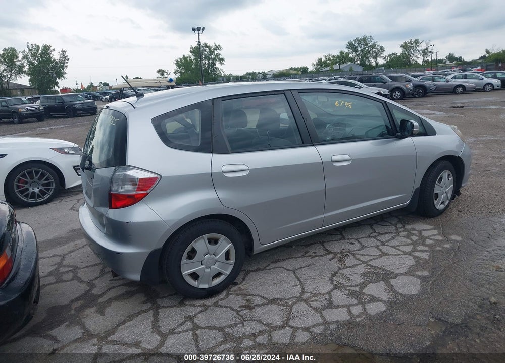 2013 HONDA FIT VIN: JHMGE8H31DC041138
