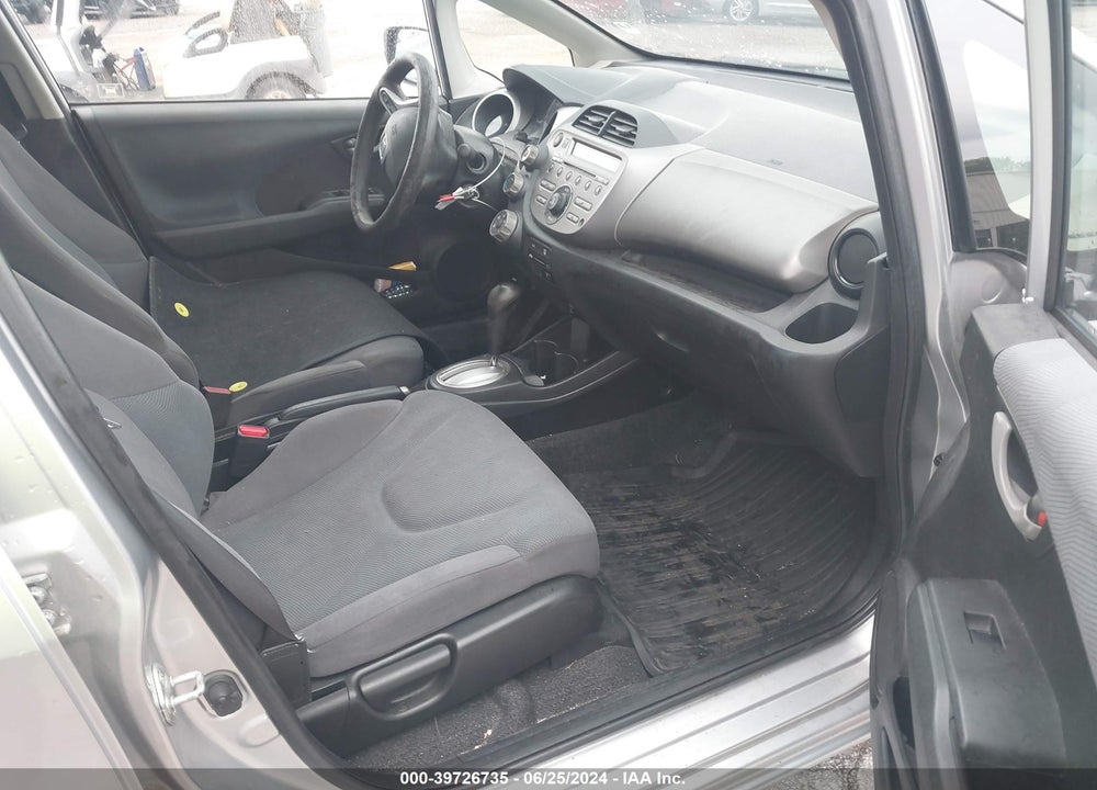 2013 HONDA FIT VIN: JHMGE8H31DC041138