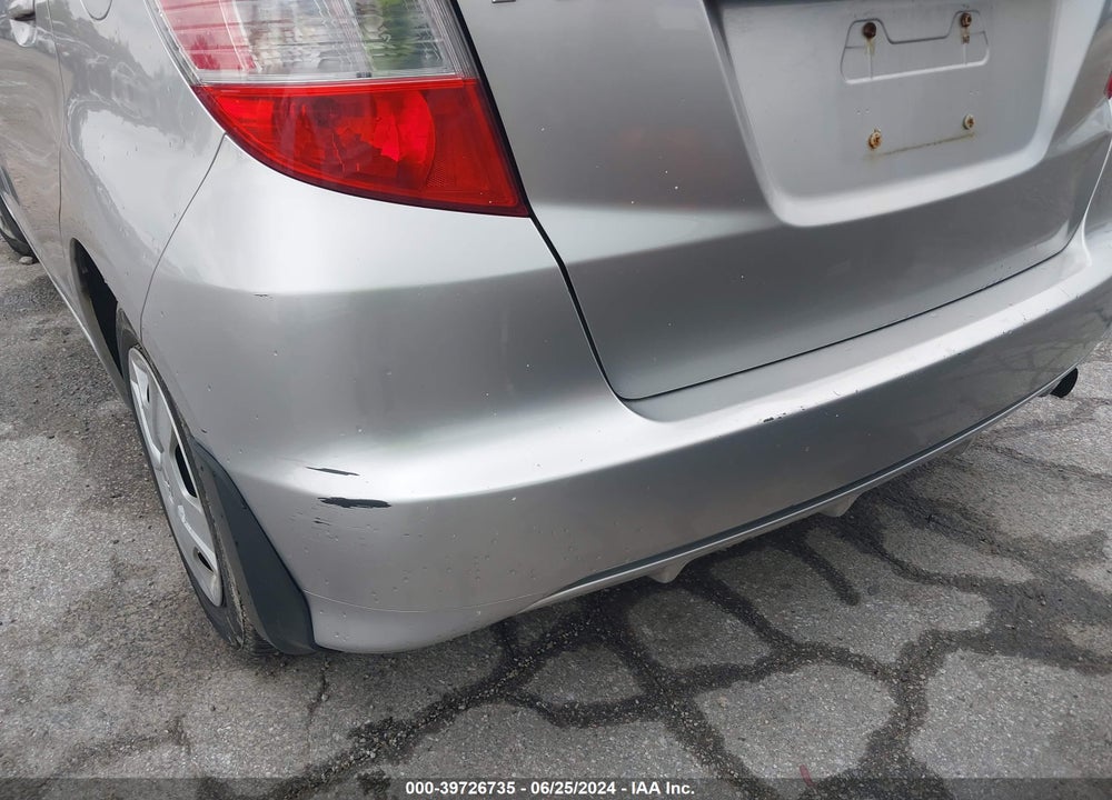 2013 HONDA FIT VIN: JHMGE8H31DC041138