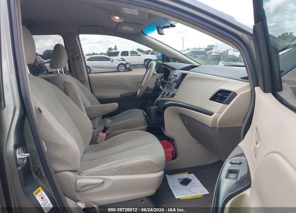 2011 TOYOTA SIENNA VIN: 5TDKA3DC6BS004825