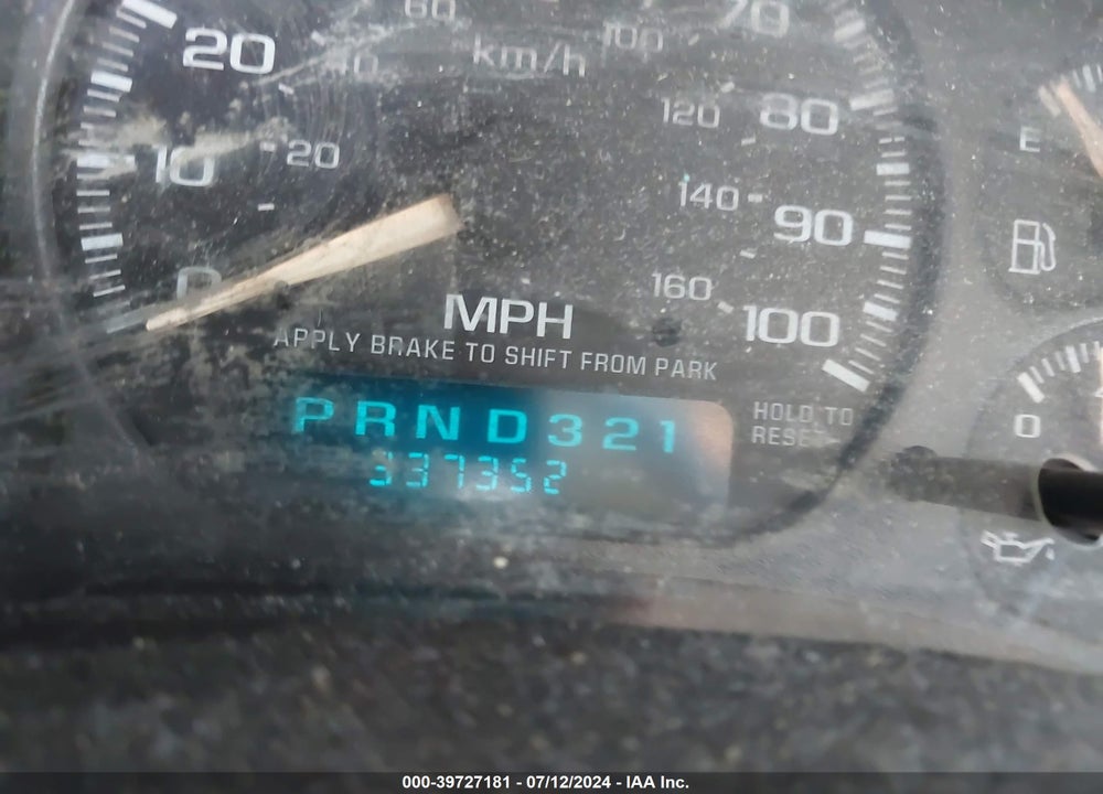 2002 CHEVROLET SUBURBAN 1500 LT VIN: 1GNEC16Z82J308742