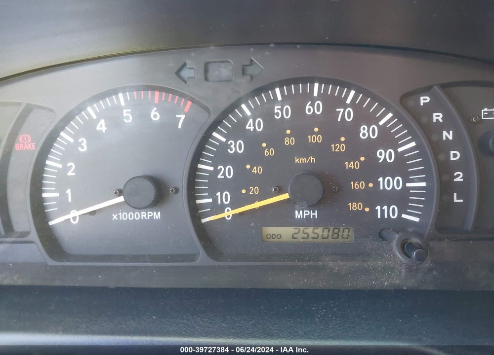 2000 TOYOTA TUNDRA SR5 V8 VIN: 5TBRT341XYS007736