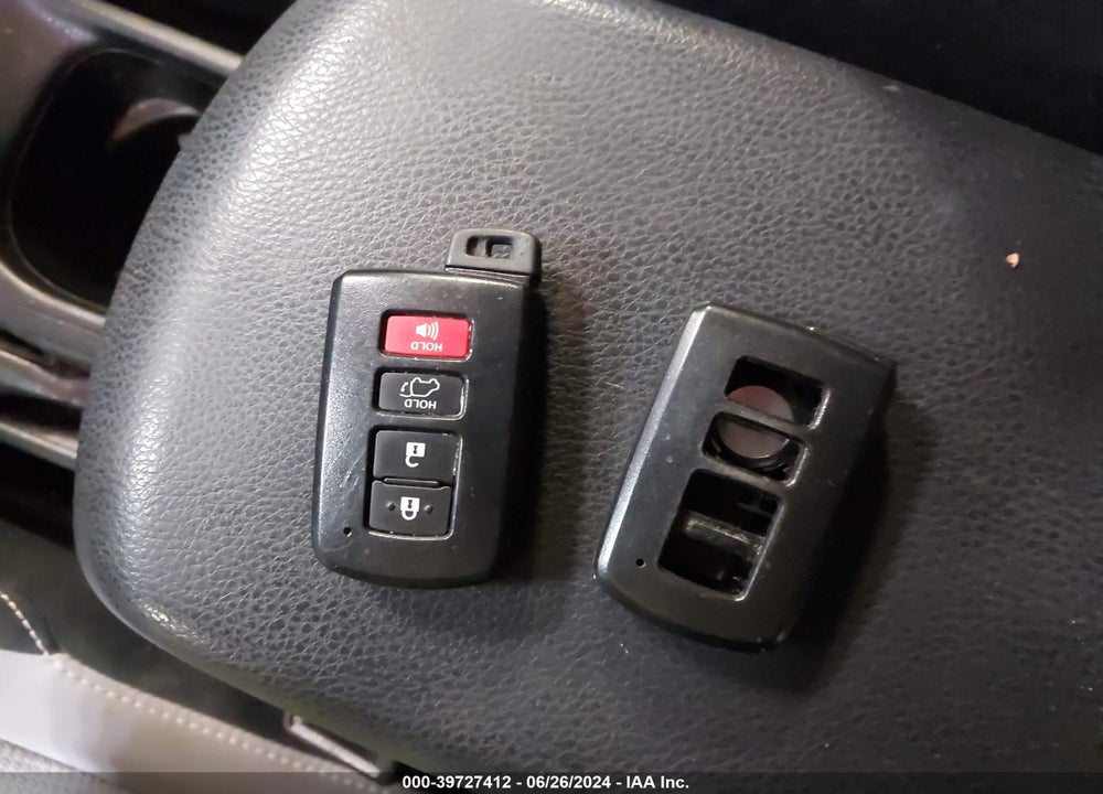 2016 TOYOTA RAV4 HYBRID XLE VIN: JTMRJREV4GD008036