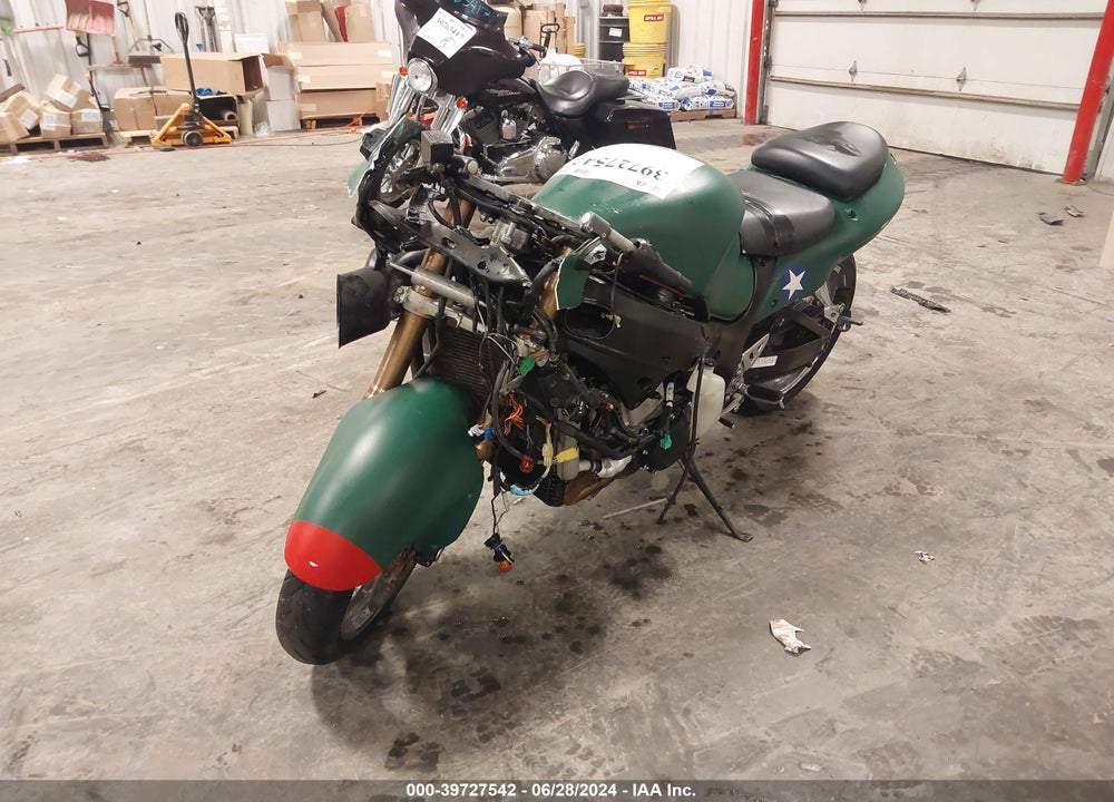 2003 SUZUKI GSX1300 R VIN: JS1GW71A732106624