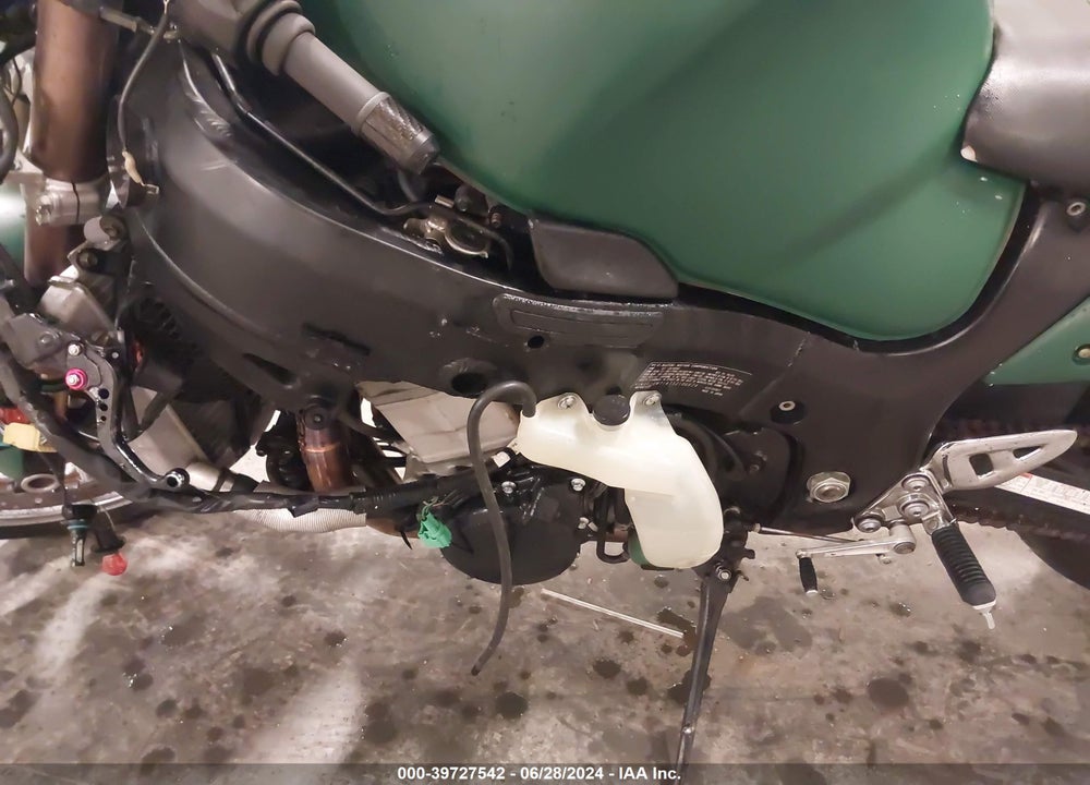 2003 SUZUKI GSX1300 R VIN: JS1GW71A732106624