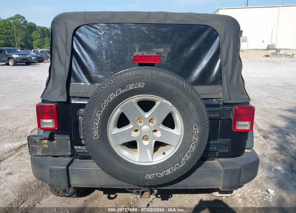 2014 JEEP WRANGLER UNLIMITED SPORT VIN: 1C4HJWDG2EL195521