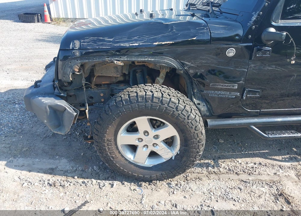 2014 JEEP WRANGLER UNLIMITED SPORT VIN: 1C4HJWDG2EL195521