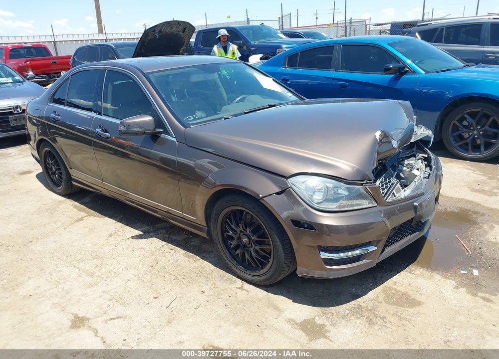 2013 MERCEDES-BENZ C 250 LUXURY/SPORT VIN: WDDGF4HB3DR266677