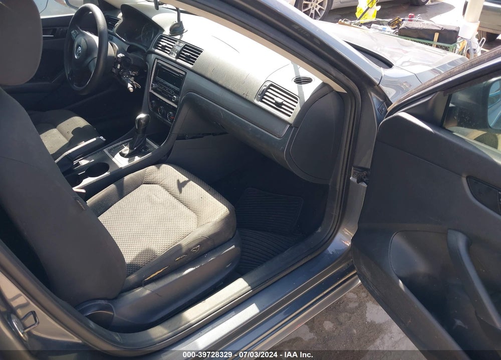 2013 VOLKSWAGEN PASSAT 2.5L S VIN: 1VWAP7A38DC023352