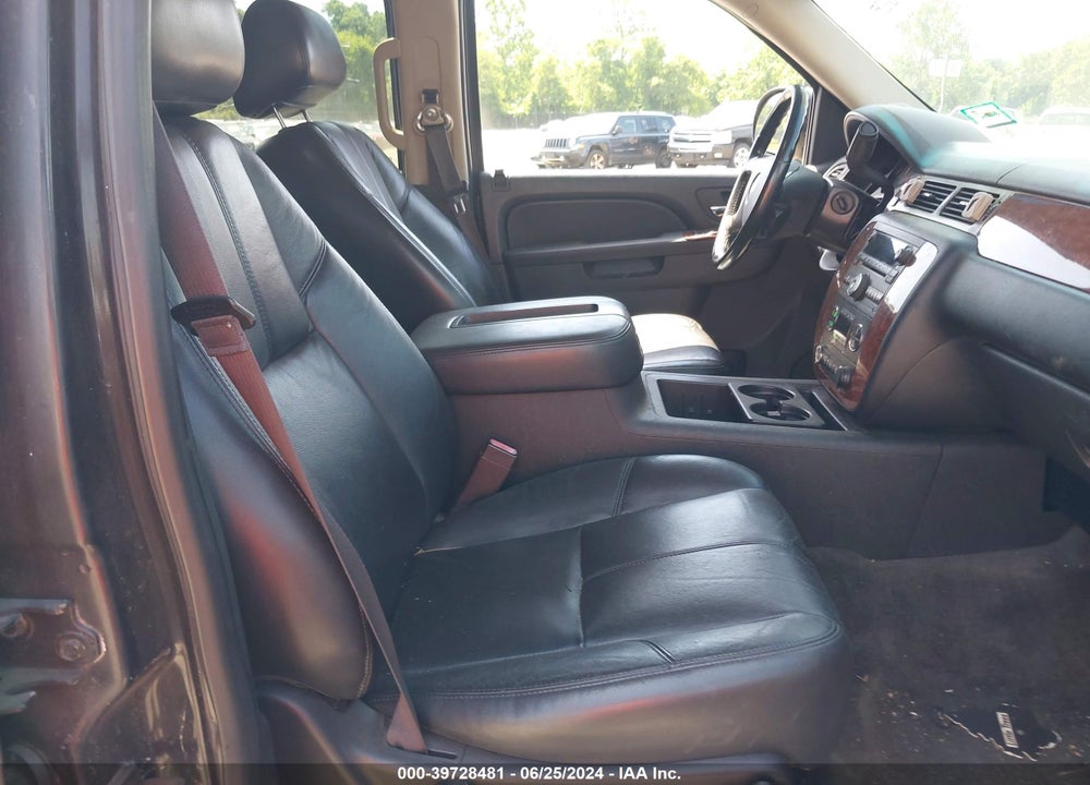2013 CHEVROLET SUBURBAN 1500 LT VIN: 1GNSKJE74DR199013