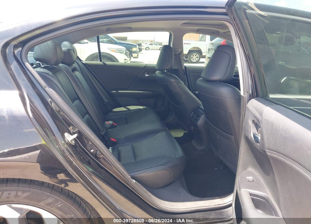 2017 HONDA ACCORD EX-L VIN: 1HGCR2F82HA090156