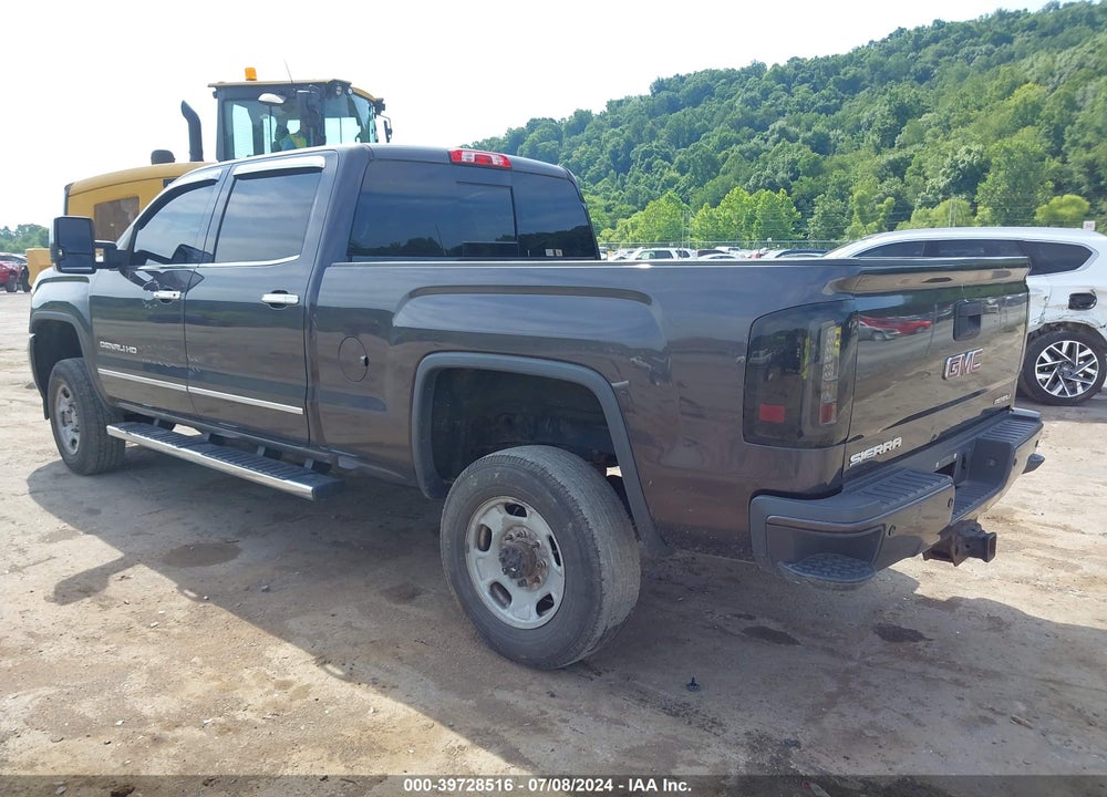 2015 GMC SIERRA 2500HD DENALI VIN: 1GT120E83FF136321