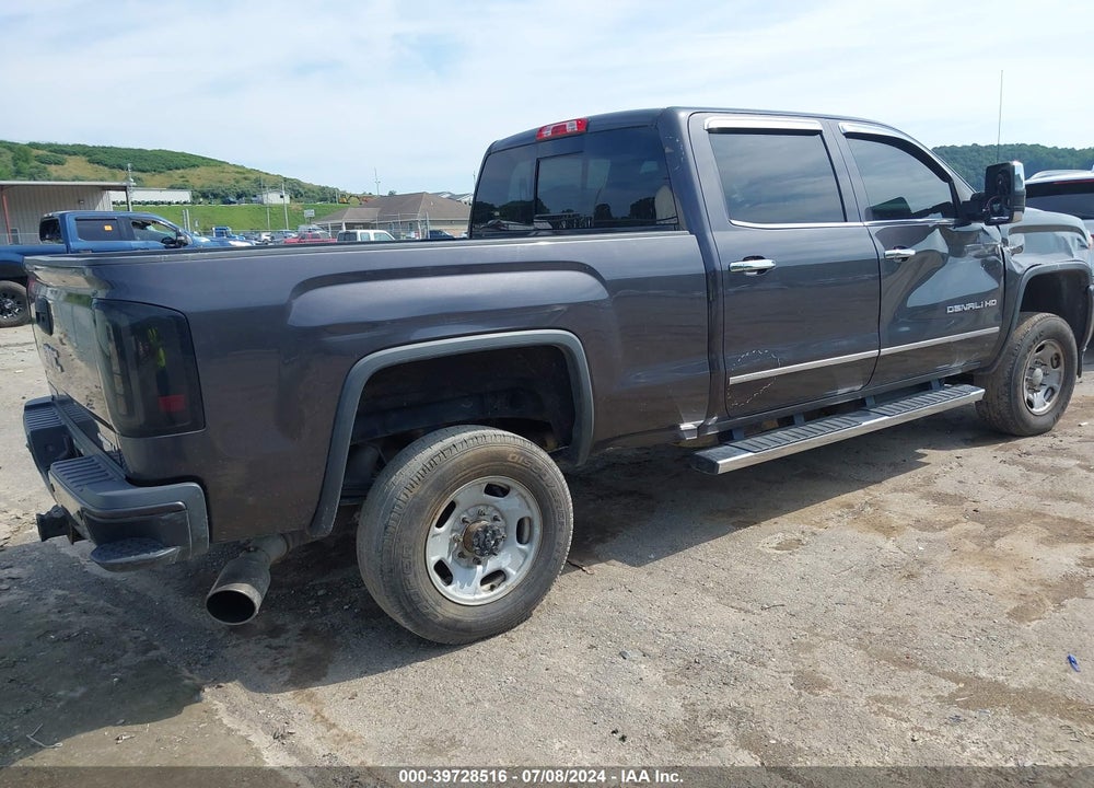 2015 GMC SIERRA 2500HD DENALI VIN: 1GT120E83FF136321