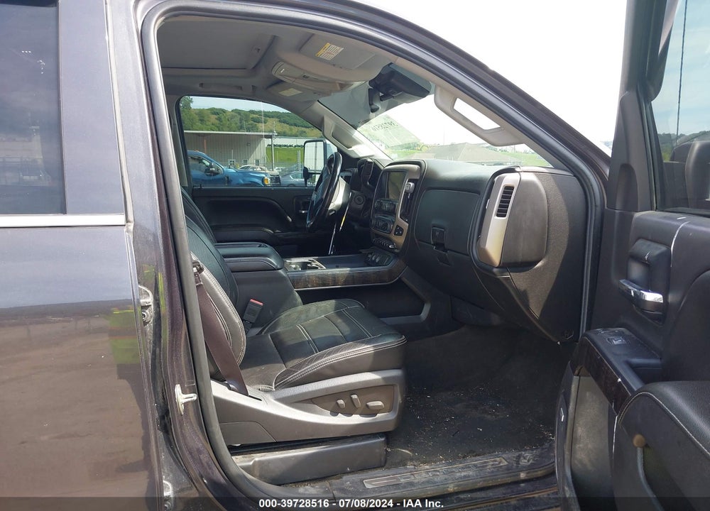 2015 GMC SIERRA 2500HD DENALI VIN: 1GT120E83FF136321