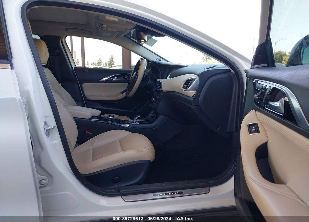 2018 INFINITI QX30 PREMIUM VIN: SJKCH5CR9JA049865