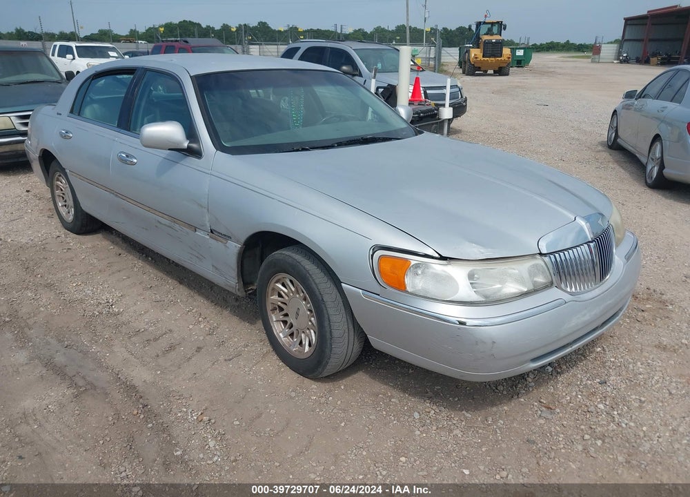1999 LINCOLN TOWN CAR SIGNATURE VIN: 1LNHM82W2XY690736
