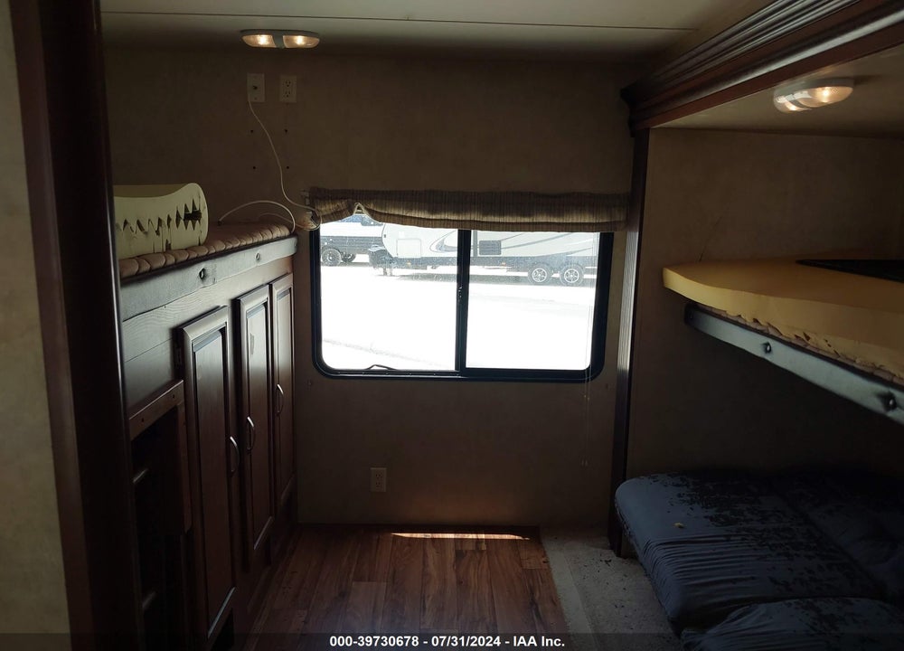 2015 SALEM 31BKIS VIN: 4X4TSMG20F8060161
