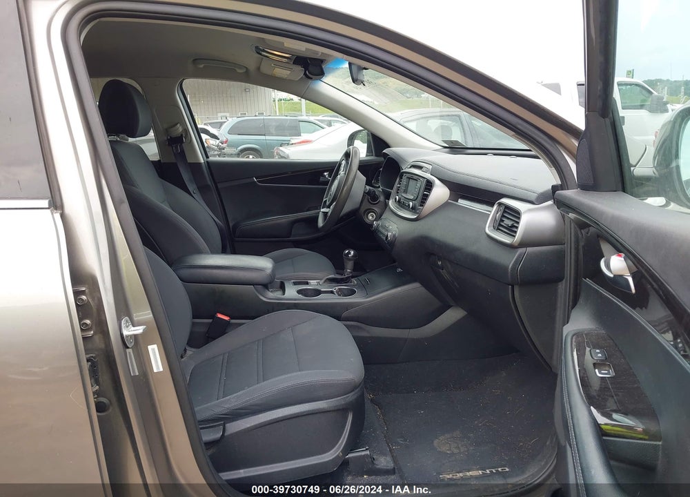 2016 KIA SORENTO 2.4L LX VIN: 5XYPG4A30GG015483