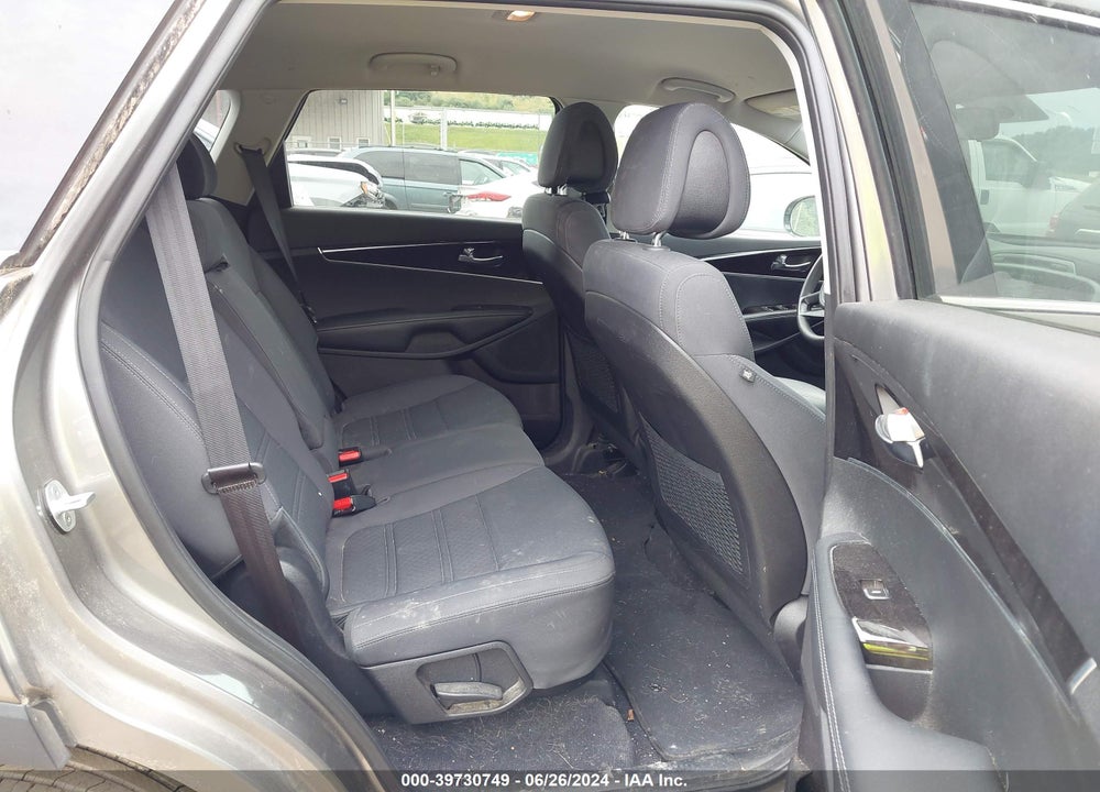 2016 KIA SORENTO 2.4L LX VIN: 5XYPG4A30GG015483