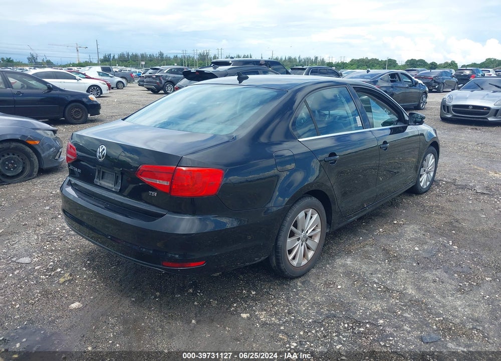 2015 VOLKSWAGEN JETTA 1.8T SE VIN: 3VWD17AJ2FM264418