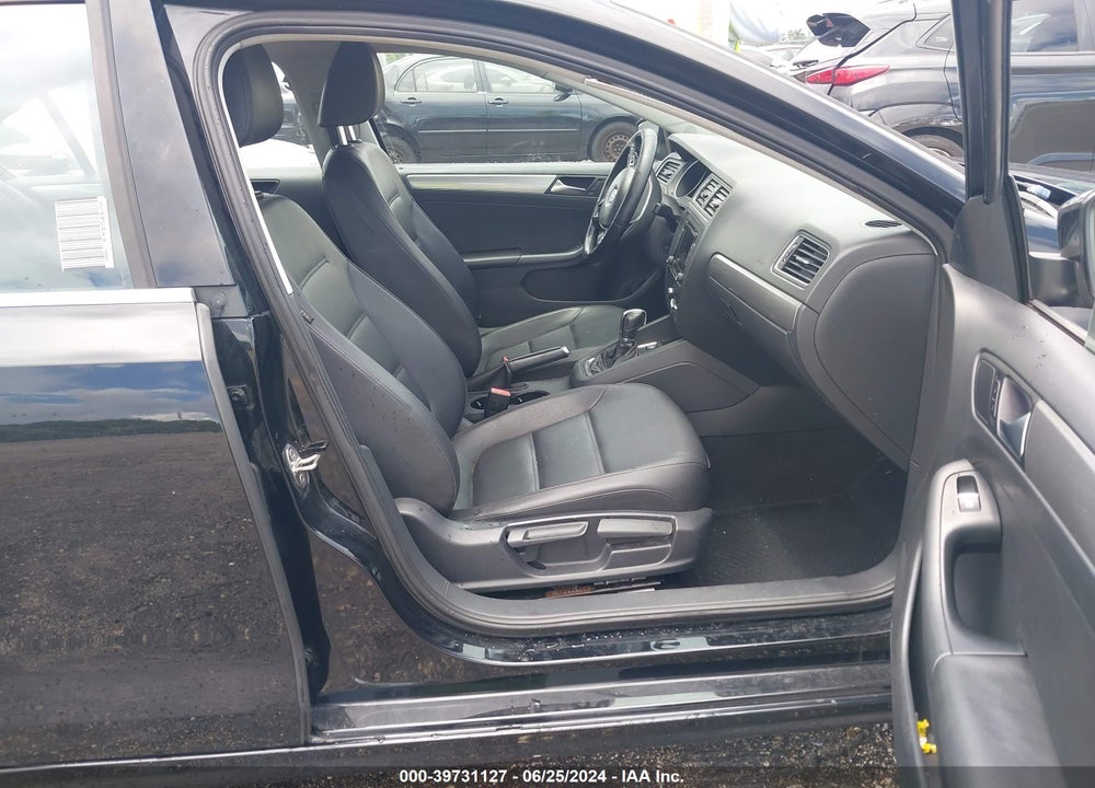 2015 VOLKSWAGEN JETTA 1.8T SE VIN: 3VWD17AJ2FM264418