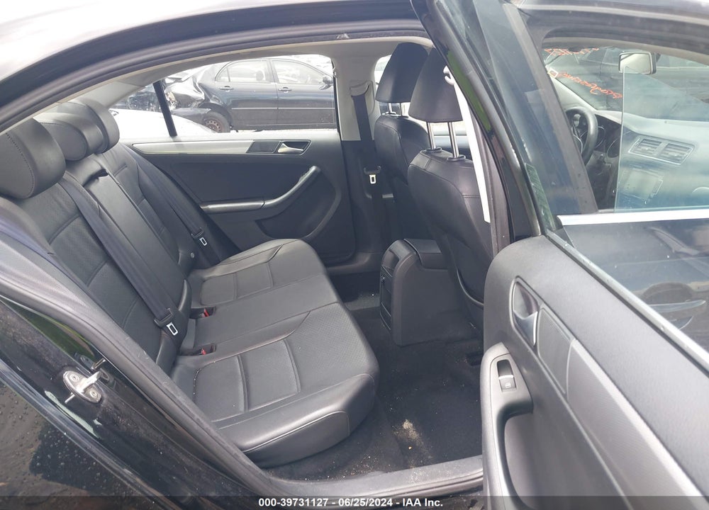 2015 VOLKSWAGEN JETTA 1.8T SE VIN: 3VWD17AJ2FM264418