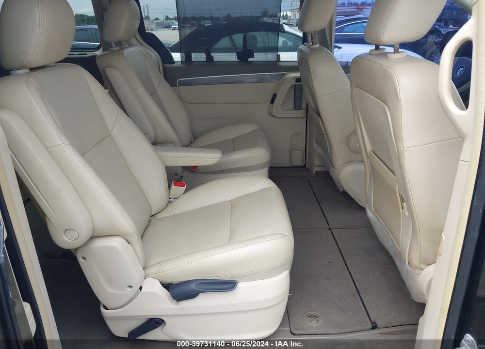 2010 VOLKSWAGEN ROUTAN SE VIN: 2V4RW3D15AR195424