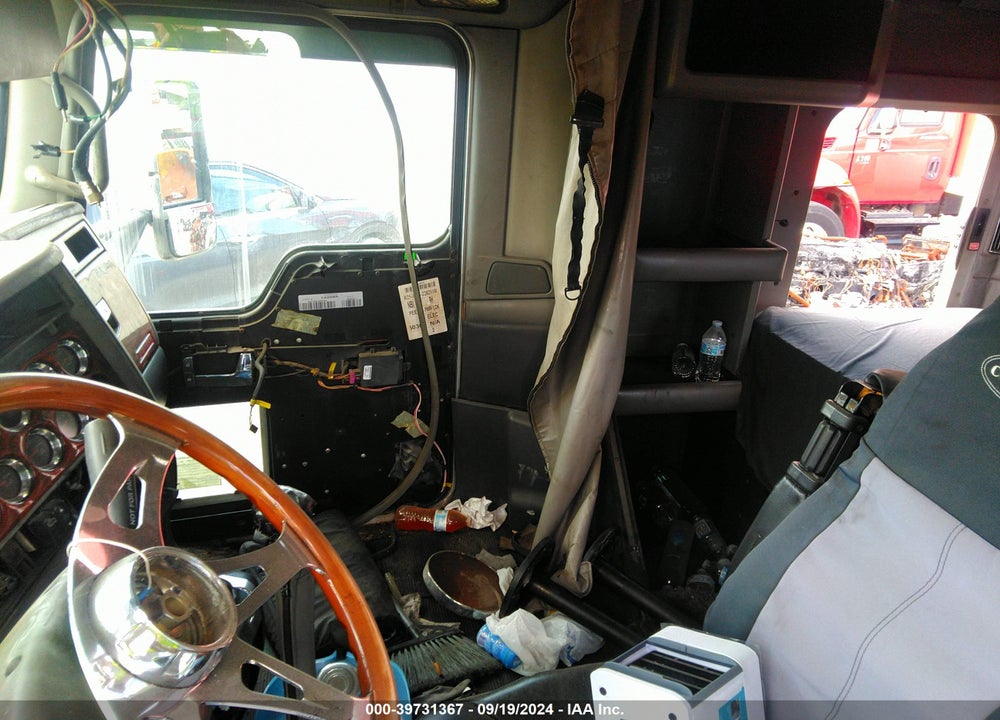 2007 KENWORTH CONSTRUCTION T600 VIN: 1XKADB9X07J142085