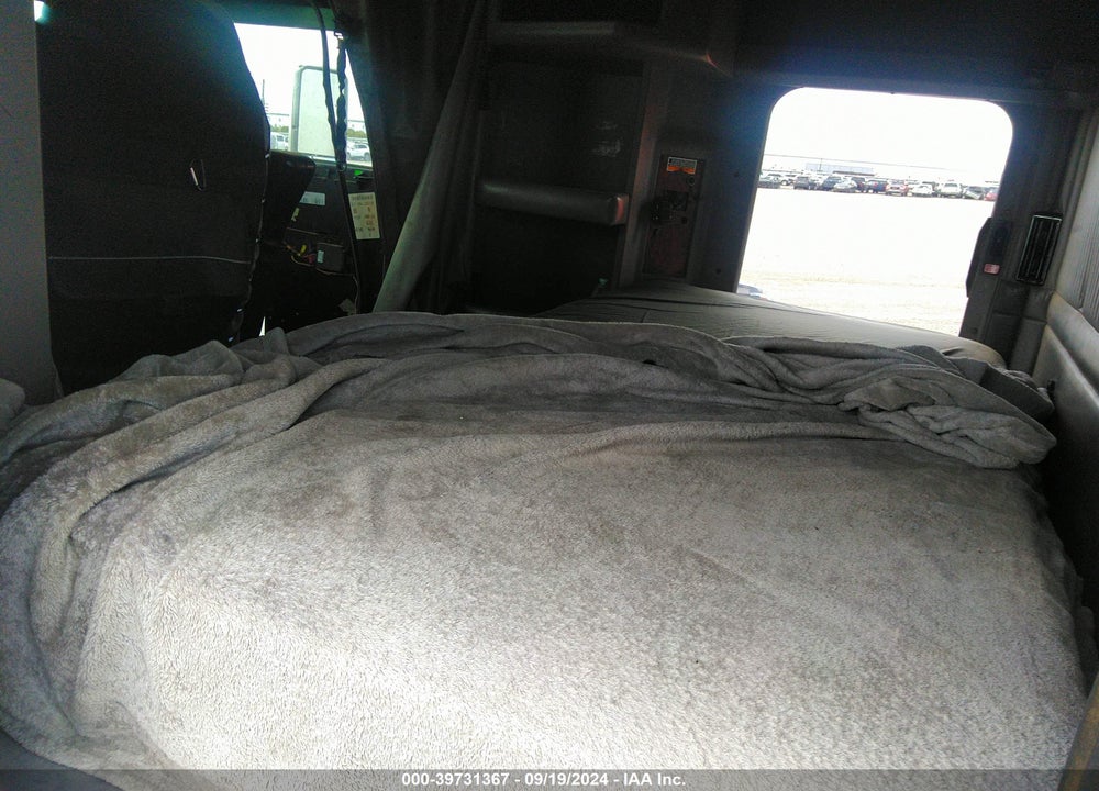 2007 KENWORTH CONSTRUCTION T600 VIN: 1XKADB9X07J142085