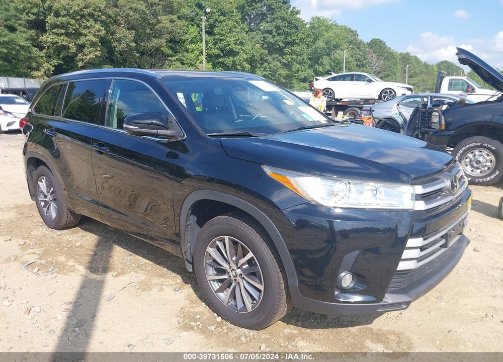 2018 TOYOTA HIGHLANDER XLE VIN: 5TDJZRFH3JS906024