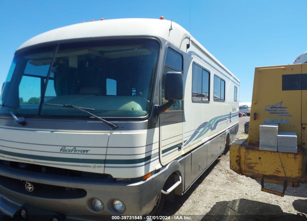 1995 CHEVROLET P30 VIN: 1GBLP37N0S3307721