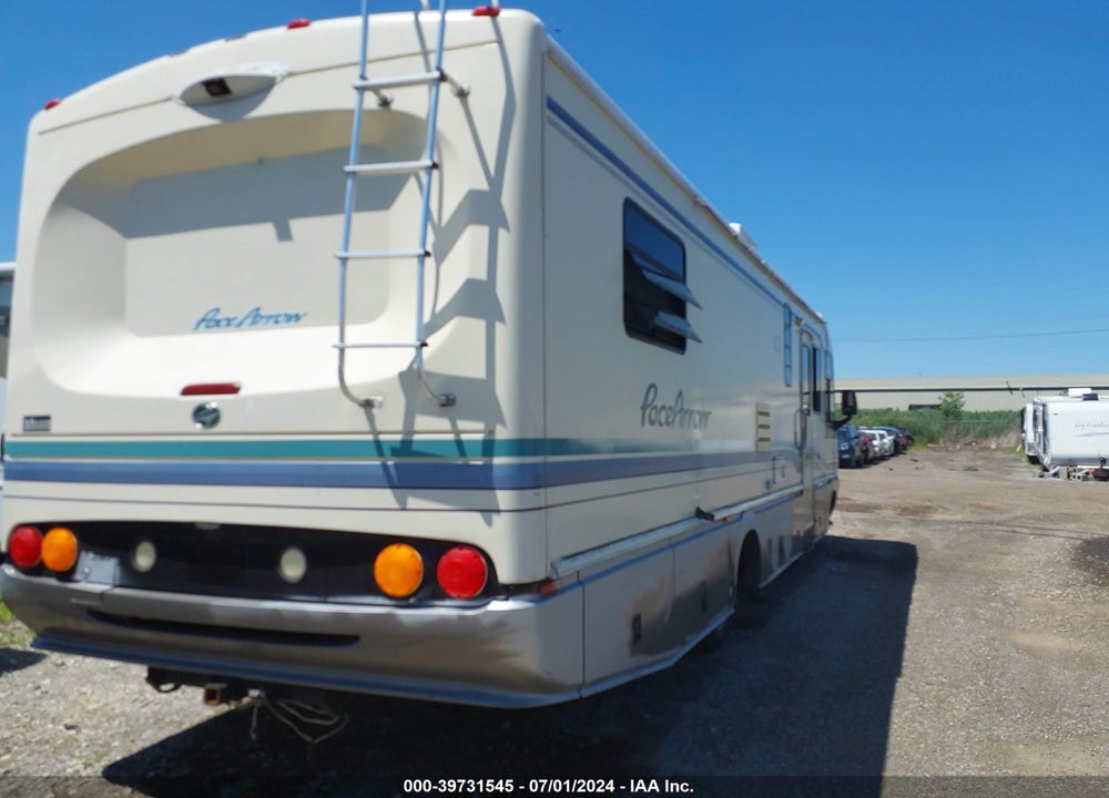 1995 CHEVROLET P30 VIN: 1GBLP37N0S3307721